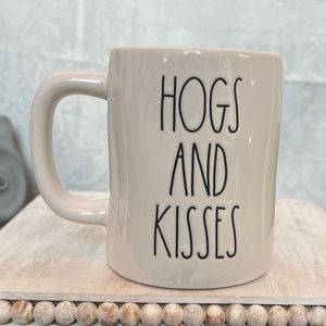 ⚡️Rae Dunn "HOGS AND KISSES" Mug